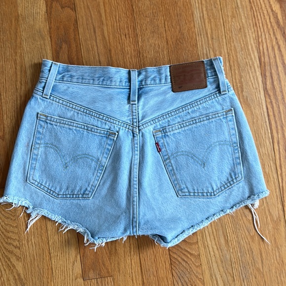 Women’s LEVI’s 501 cut off shorts 100% cotton button fly size 26 - Picture 3 of 7